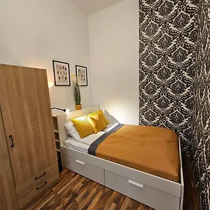 The Greenest Vintage Apartman